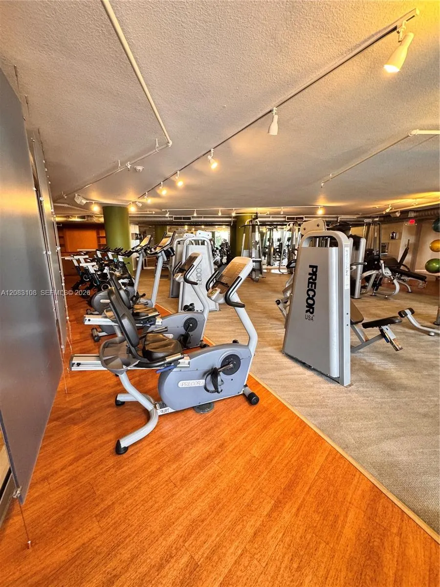 2681 Flamingo Rd #2705S Sunrise, FL 33323