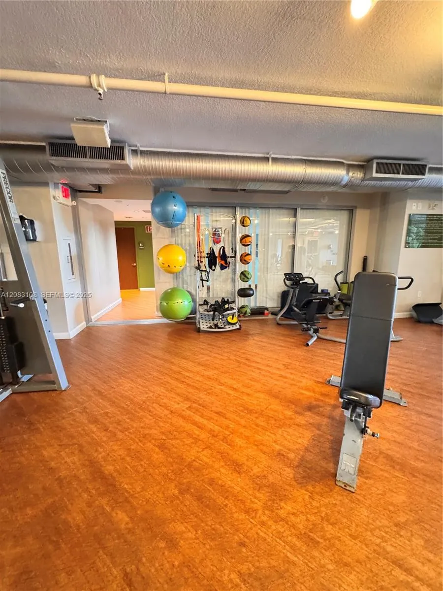 2681 Flamingo Rd #2705S Sunrise, FL 33323