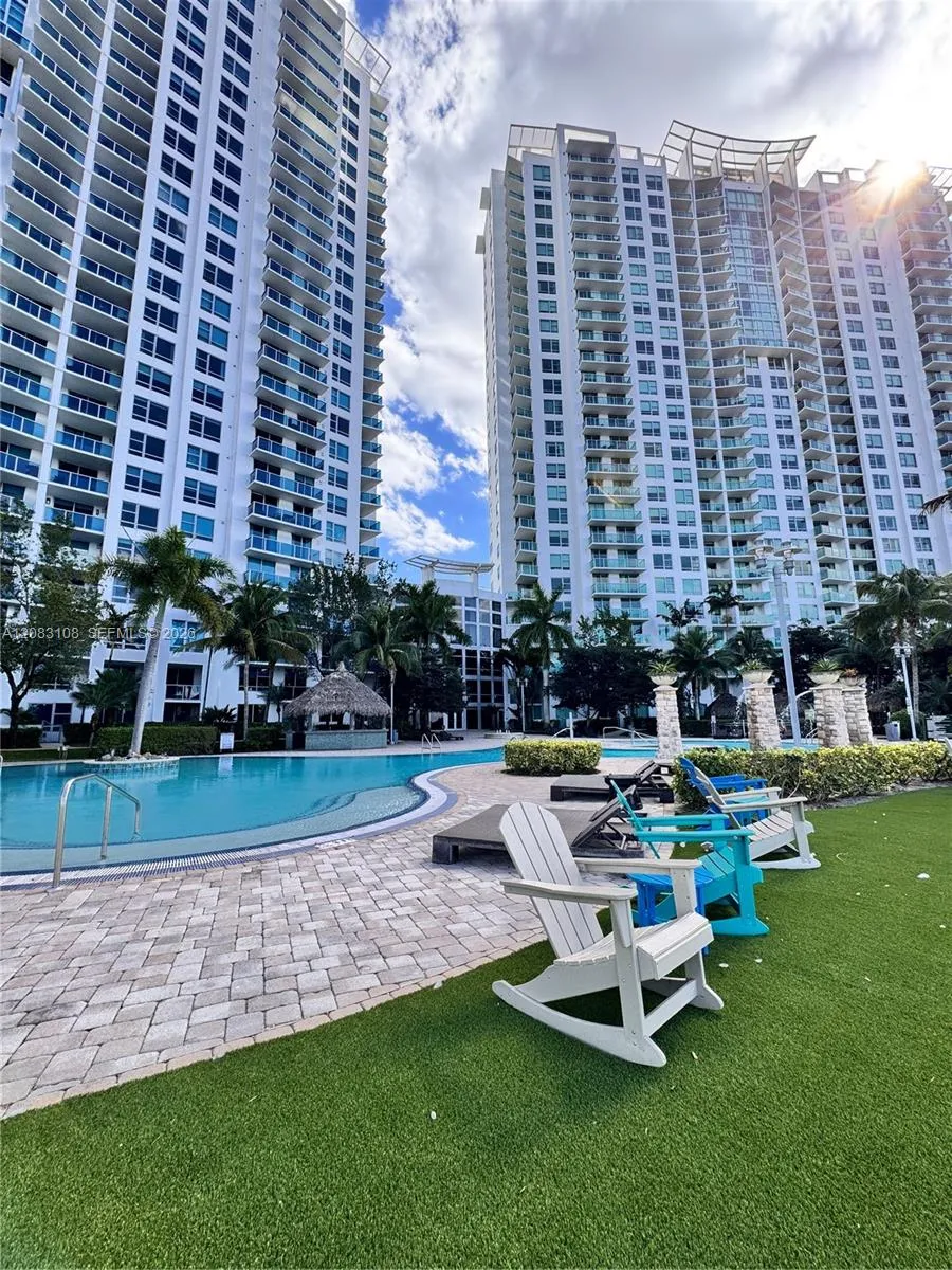 2681 Flamingo Rd #2705S Sunrise, FL 33323