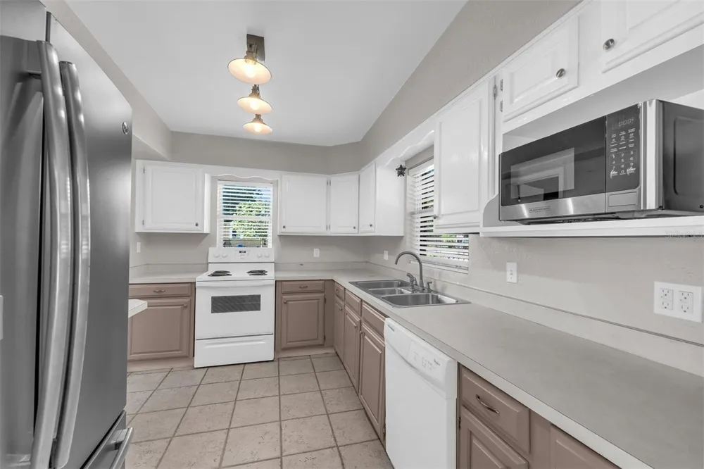1209 S CRYSTAL LAKE DRIVE Orlando, FL 32806