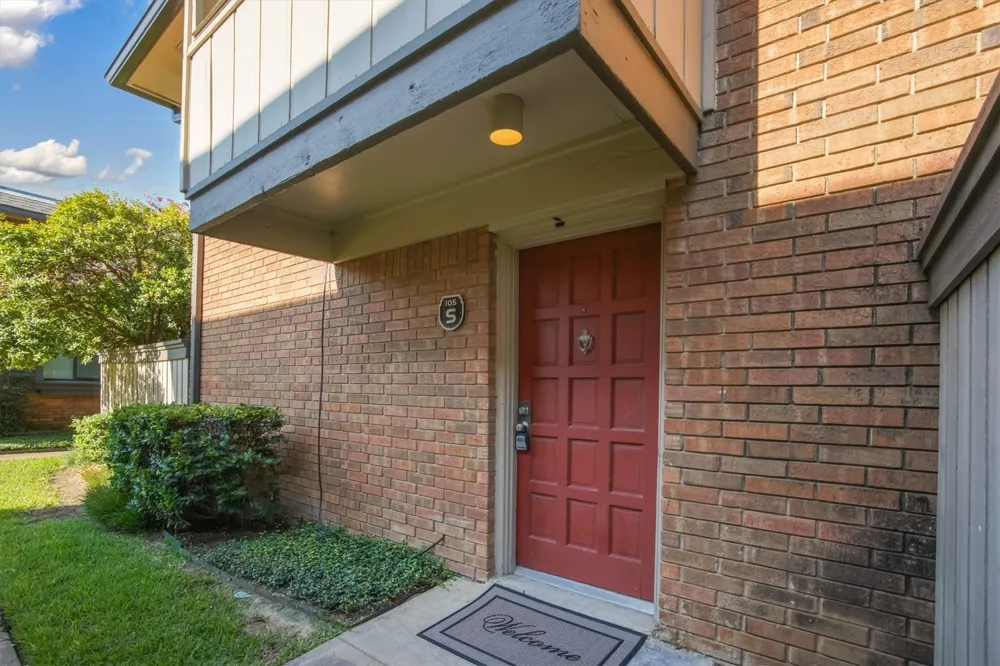 2805 Lineville Drive #105 Farmers Branch, TX 75234