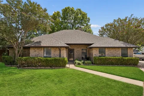 902 Briarcliff Court