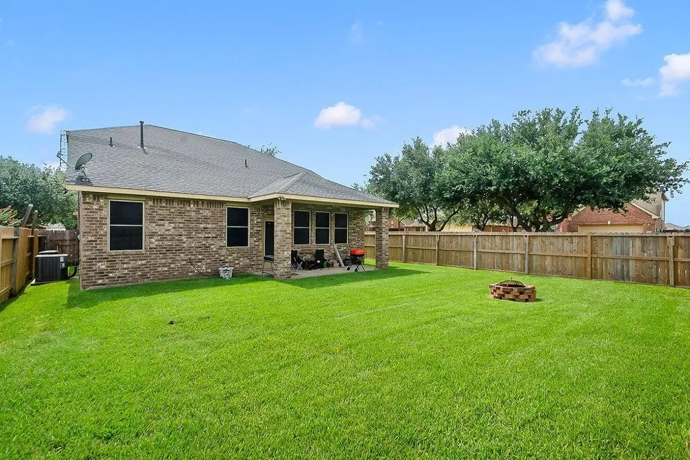 5201 Pale Sage Lane Rosharon, TX 77583