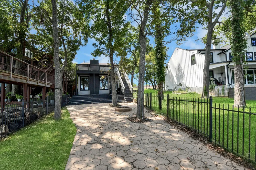 854 Lake View Drive Montgomery, TX 77356