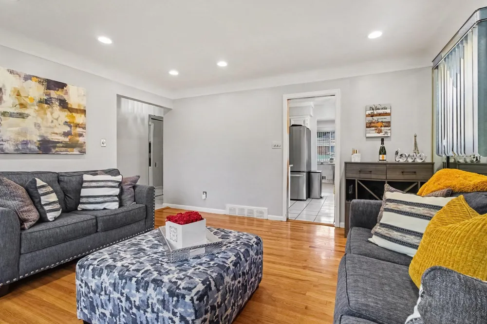 14051 Cloverdale Street Oak Park, MI 48237