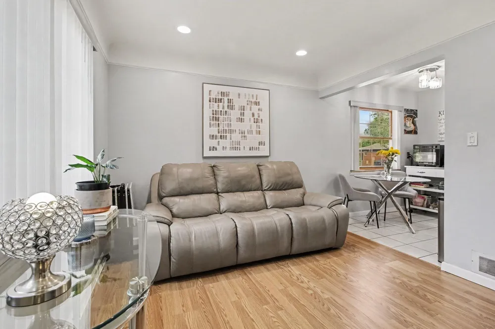14051 Cloverdale Street Oak Park, MI 48237
