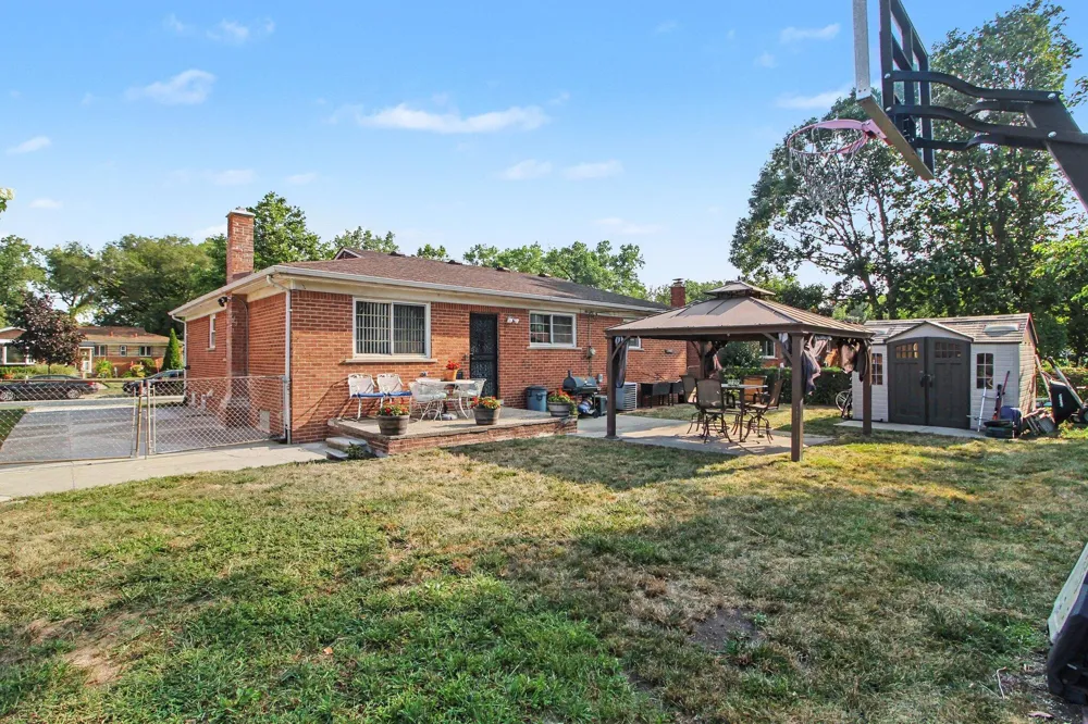14051 Cloverdale Street Oak Park, MI 48237