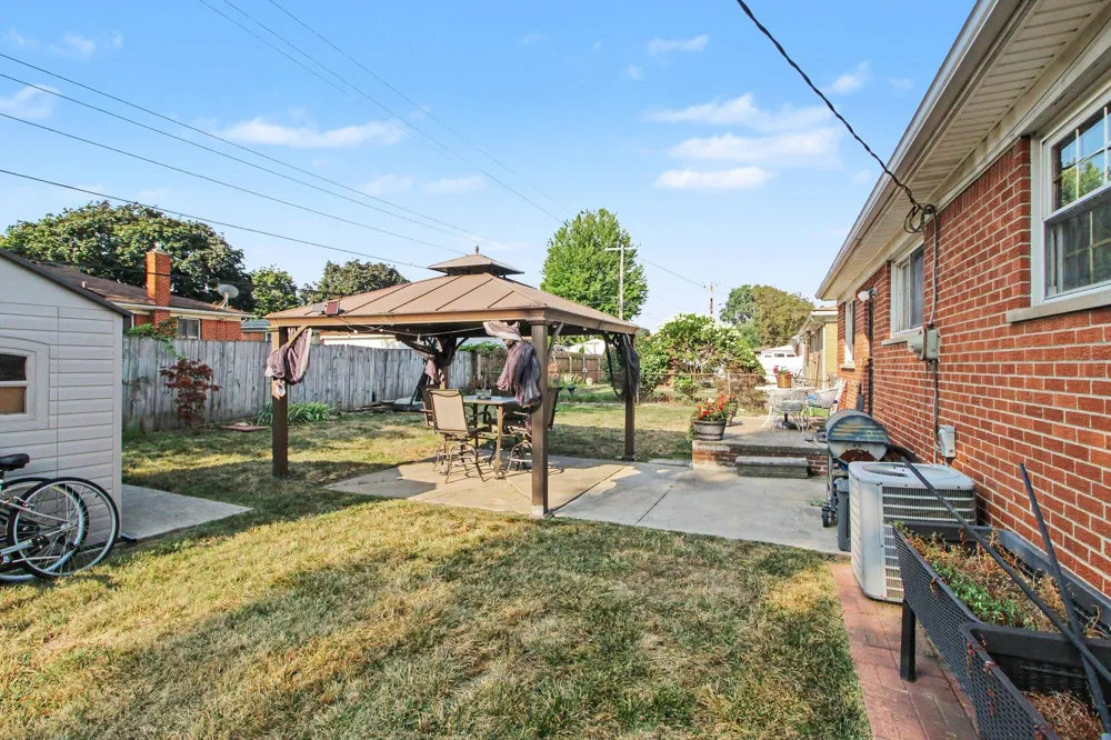 14051 Cloverdale Street Oak Park, MI 48237