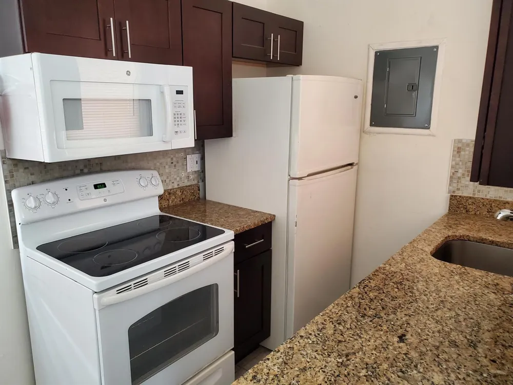807 W LAS OLAS BOULEVARD Fort Lauderdale, FL 33312
