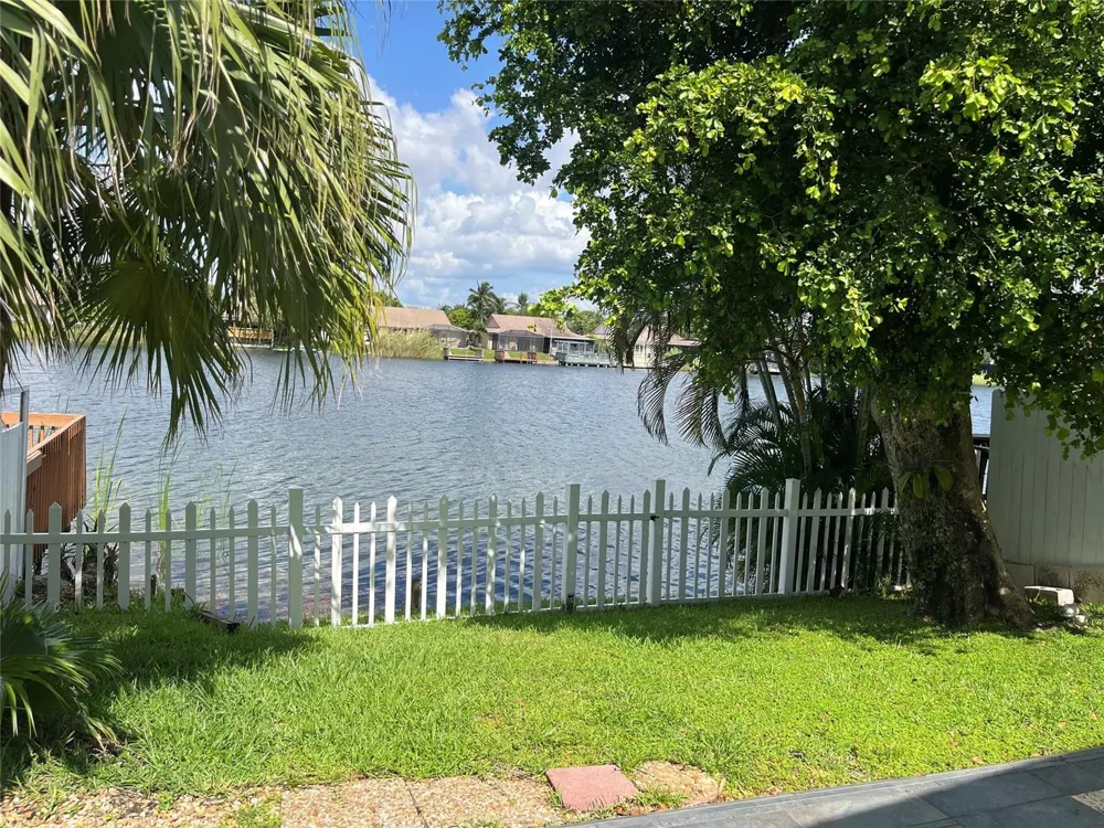 5517 SW 24TH AVENUE Dania Beach, FL 33312