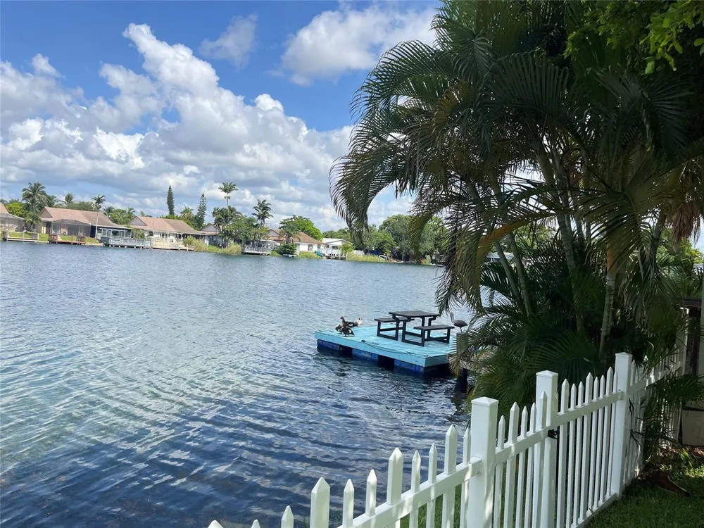 5517 SW 24TH AVENUE Dania Beach, FL 33312