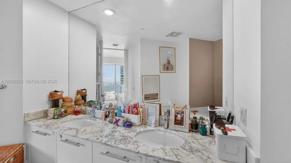 500 Brickell Ave #4102 Miami, FL 33131