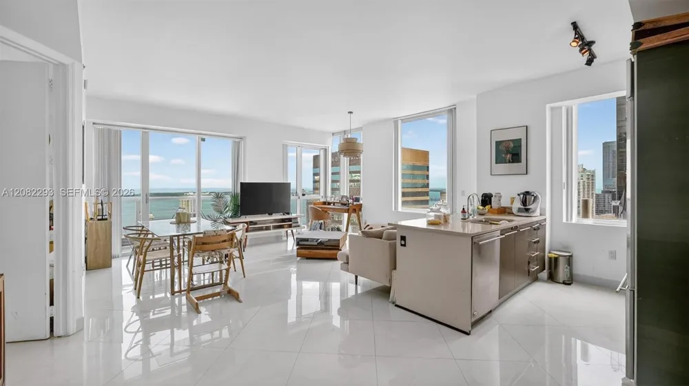 500 Brickell Ave #4102 Miami, FL 33131