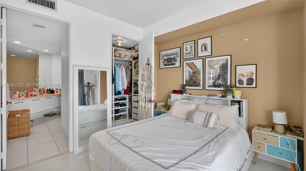 500 Brickell Ave #4102 Miami, FL 33131
