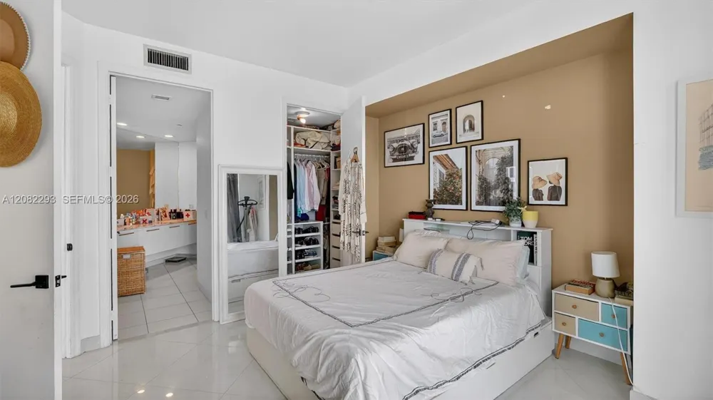 500 Brickell Ave #4102 Miami, FL 33131