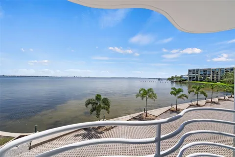 4950 BAYSHORE BOULEVARD #25D