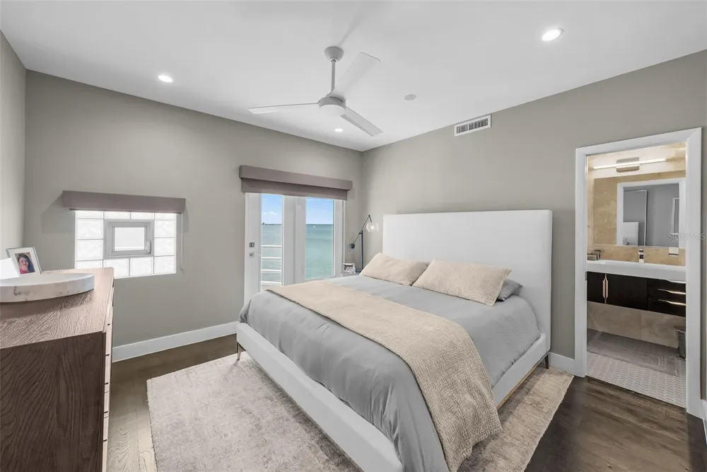 4950 BAYSHORE BOULEVARD #25D Tampa, FL 33611