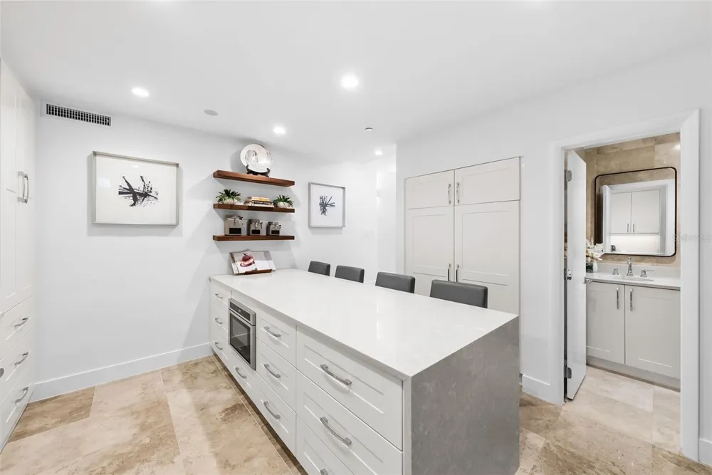 4950 BAYSHORE BOULEVARD #25D Tampa, FL 33611
