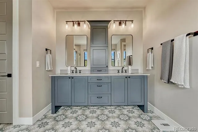 7961 S Langdale Way Aurora, CO 80016