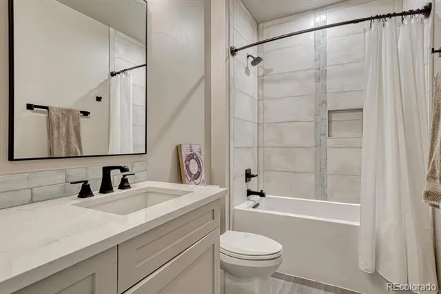 7961 S Langdale Way Aurora, CO 80016