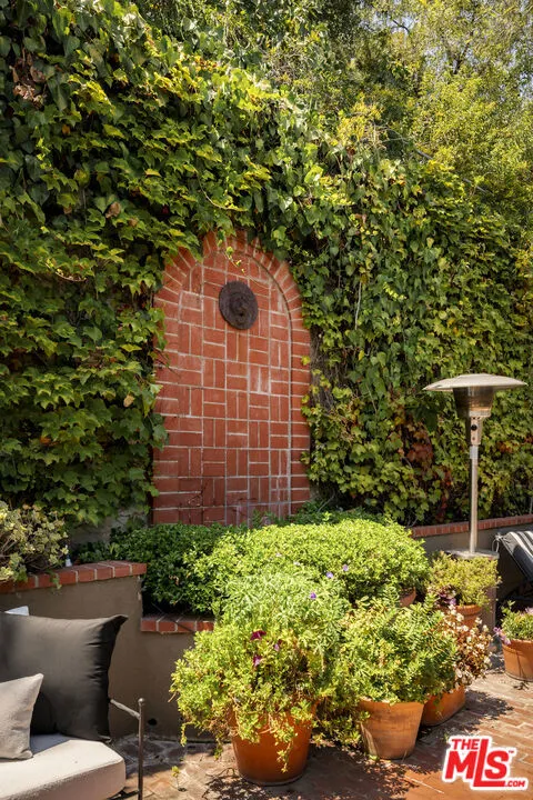 9315 Beverly Crest Drive Los Angeles, CA 90210