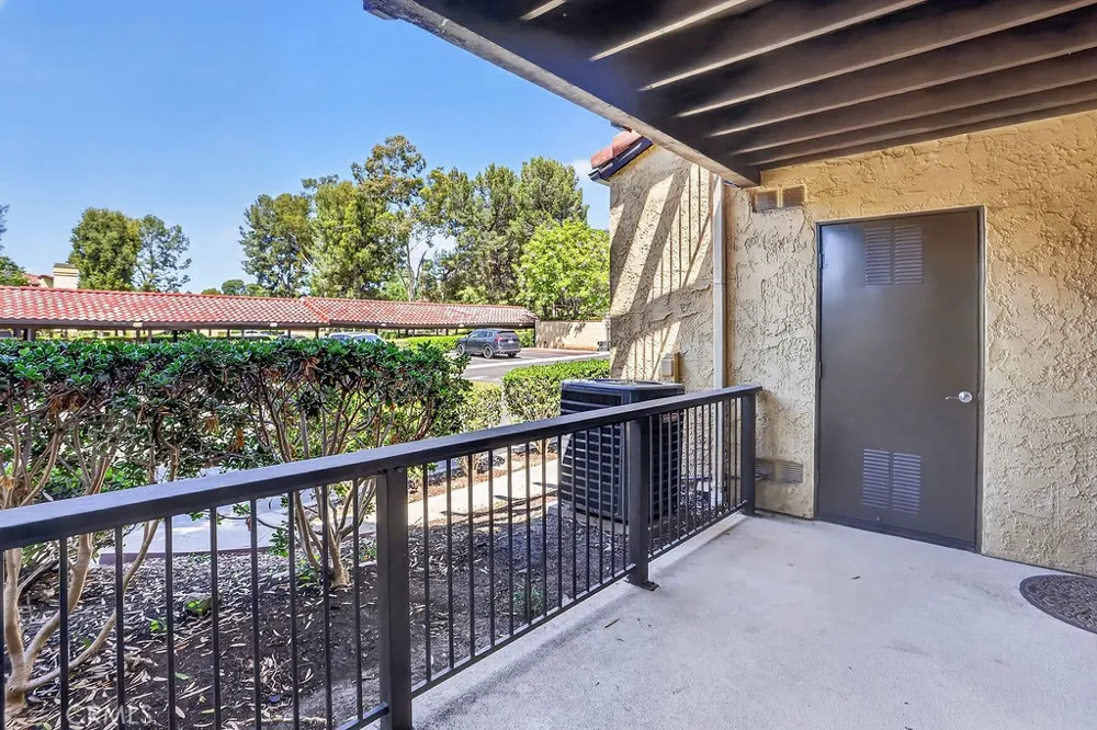 25661 Indian Hill #F Laguna Hills, CA 92653