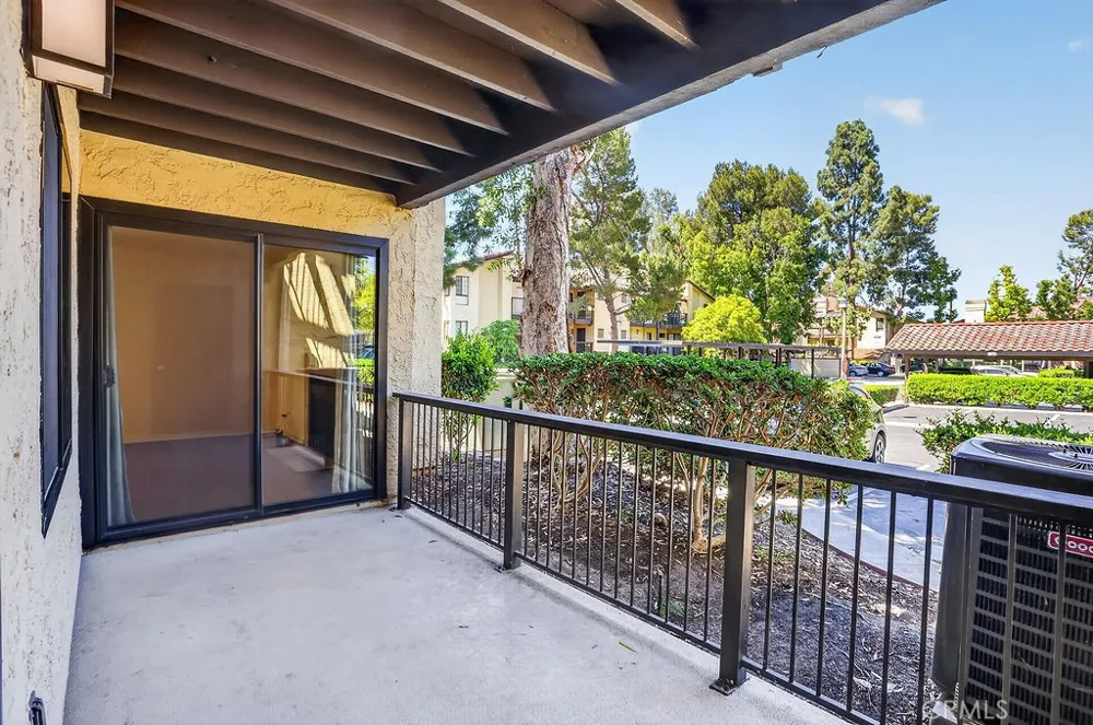 25661 Indian Hill #F Laguna Hills, CA 92653