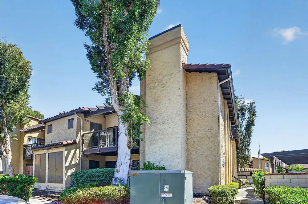 25661 Indian Hill #F Laguna Hills, CA 92653