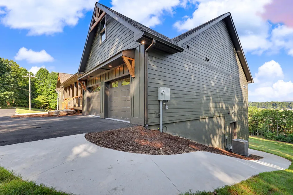 1306 Ramey Mountain Road Hiawassee, GA 30546