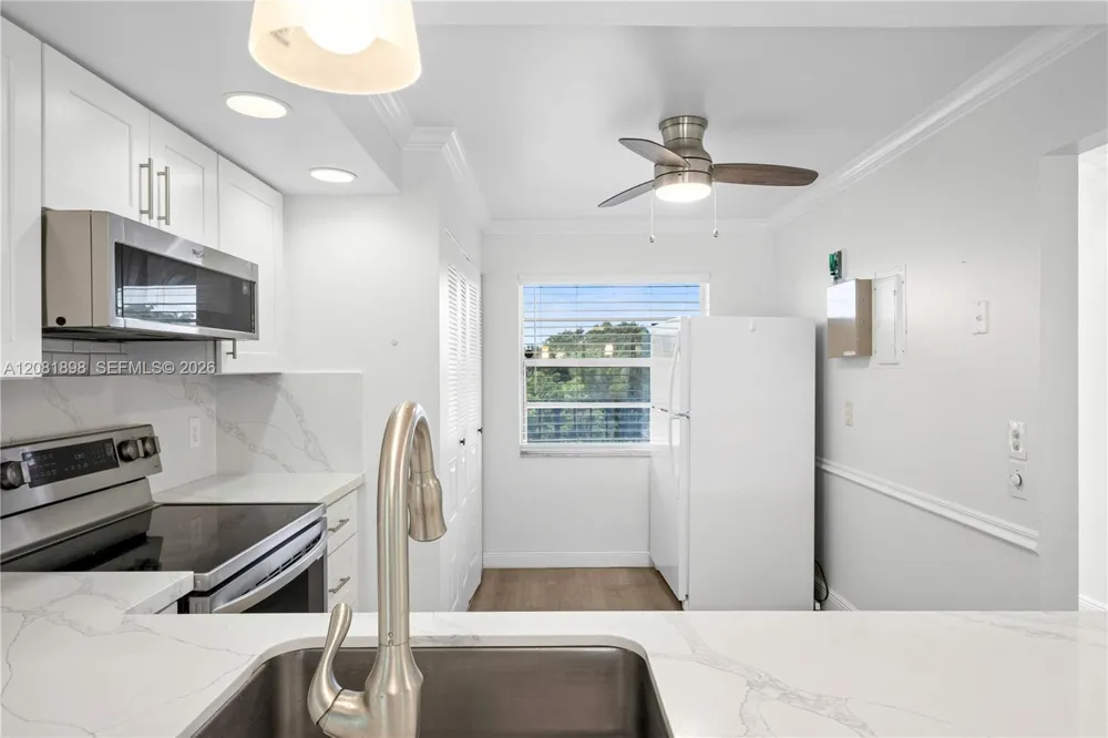 27 Abbey Ln #403 Delray Beach, FL 33446