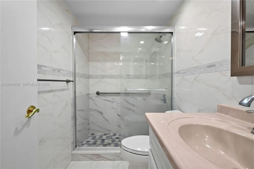 27 Abbey Ln #403 Delray Beach, FL 33446