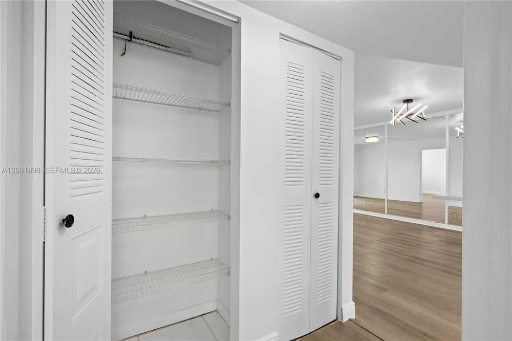 27 Abbey Ln #403 Delray Beach, FL 33446