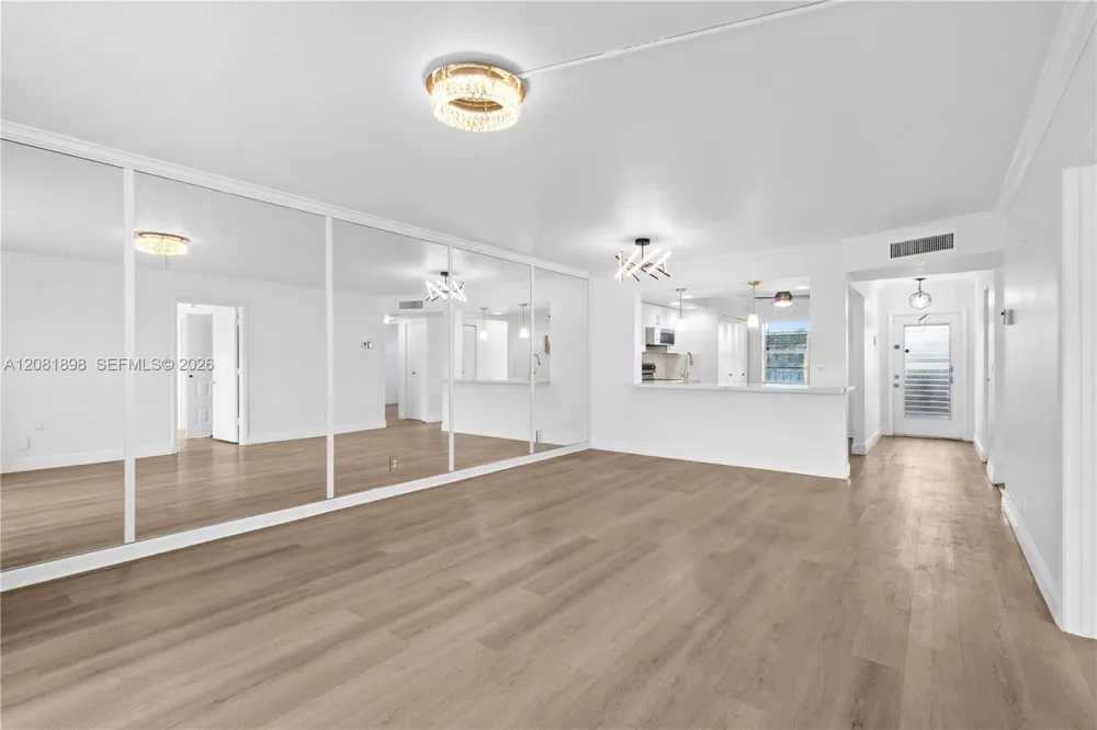 27 Abbey Ln #403 Delray Beach, FL 33446