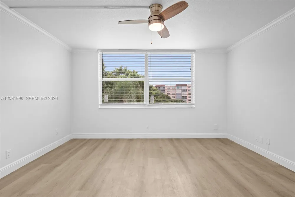 27 Abbey Ln #403 Delray Beach, FL 33446