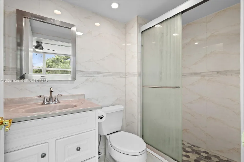 27 Abbey Ln #403 Delray Beach, FL 33446