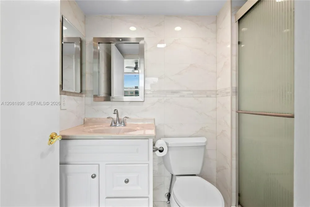 27 Abbey Ln #403 Delray Beach, FL 33446