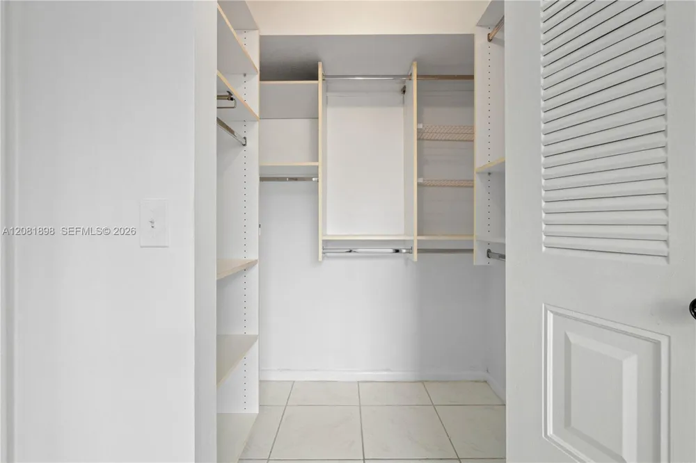 27 Abbey Ln #403 Delray Beach, FL 33446