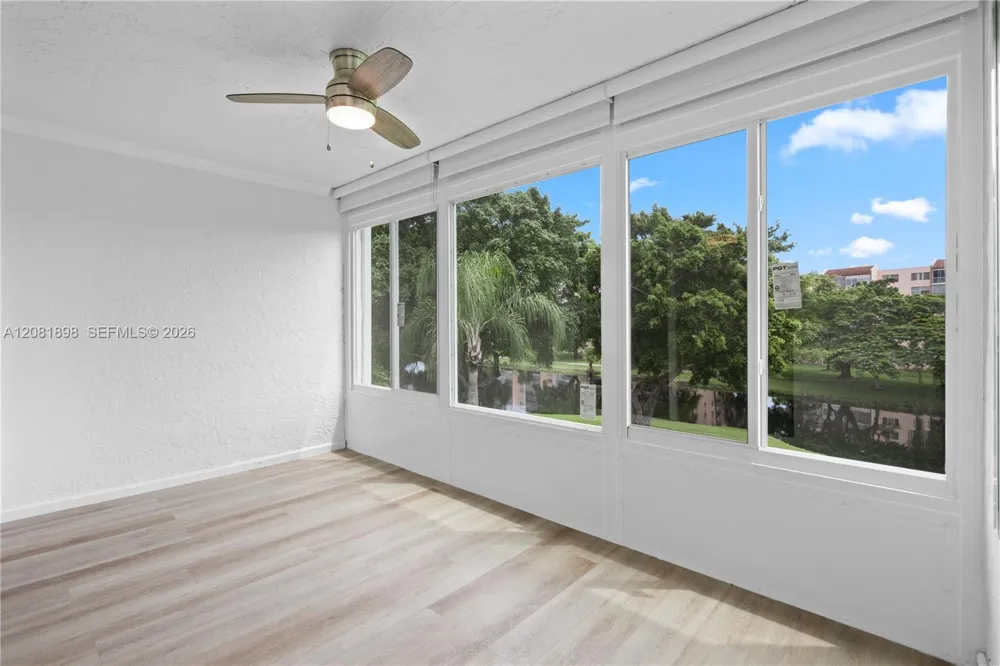 27 Abbey Ln #403 Delray Beach, FL 33446