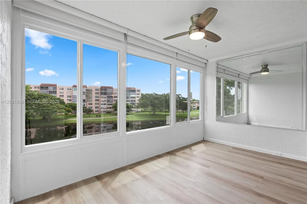 27 Abbey Ln #403 Delray Beach, FL 33446