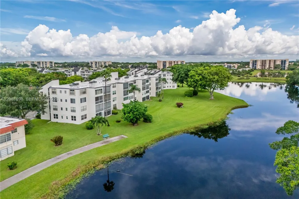 27 Abbey Ln #403 Delray Beach, FL 33446