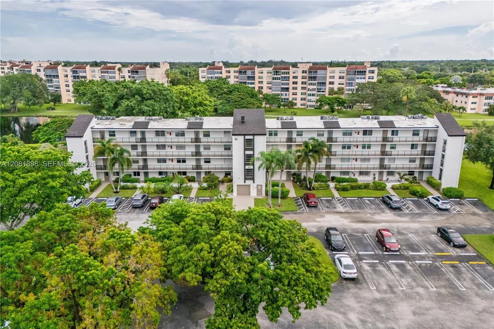27 Abbey Ln #403 Delray Beach, FL 33446