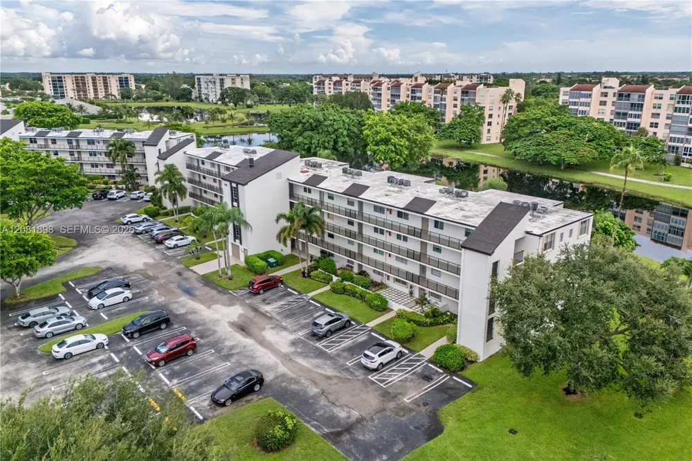 27 Abbey Ln #403 Delray Beach, FL 33446