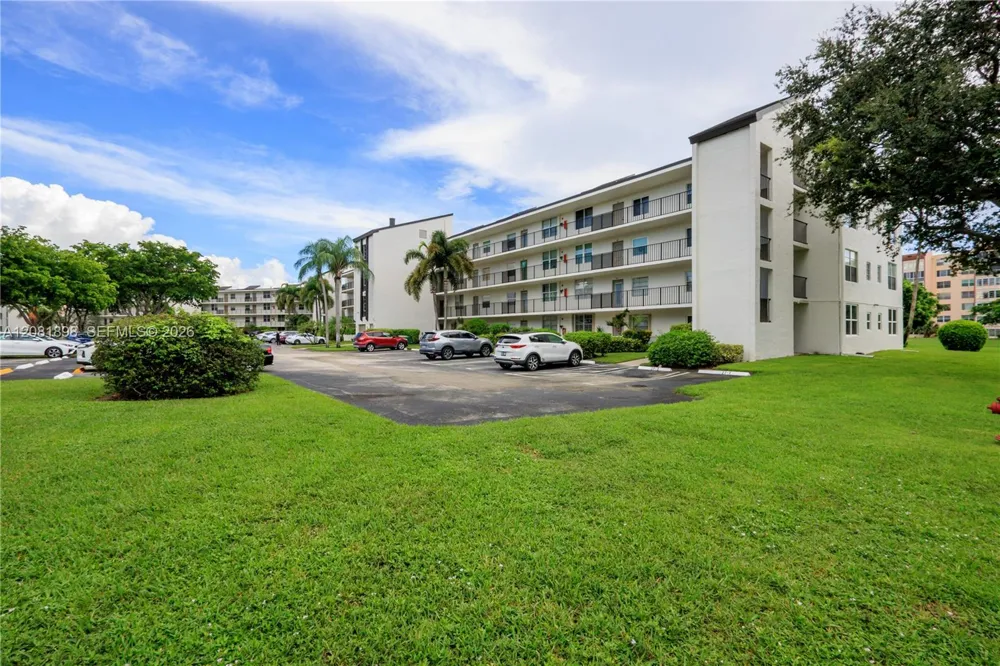 27 Abbey Ln #403 Delray Beach, FL 33446