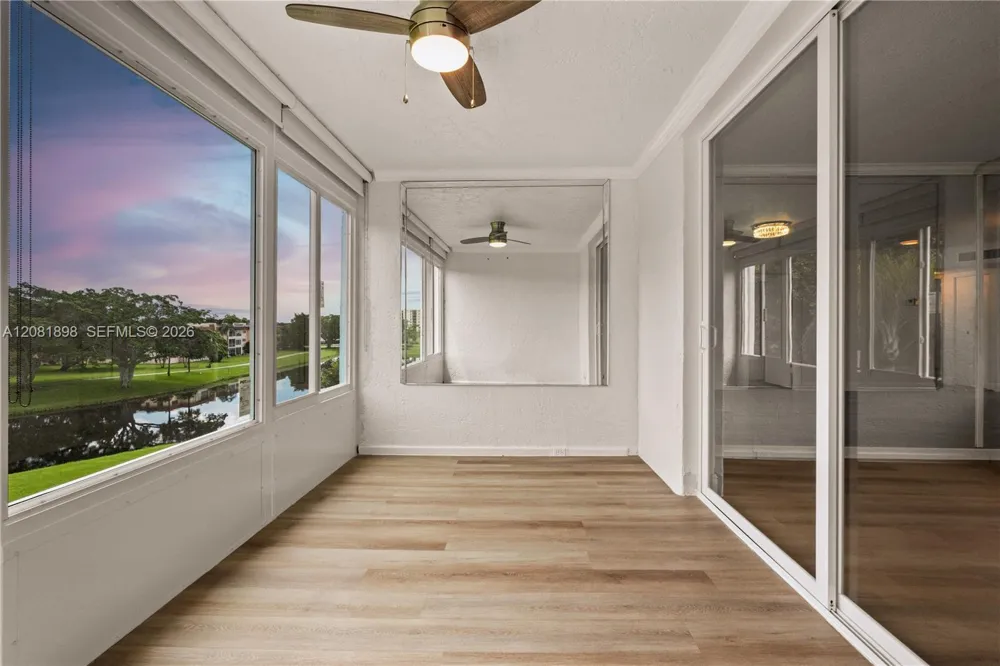 27 Abbey Ln #403 Delray Beach, FL 33446