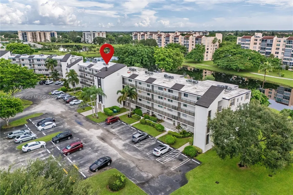 27 Abbey Ln #403 Delray Beach, FL 33446