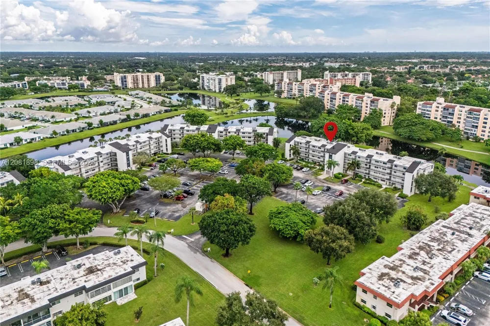 27 Abbey Ln #403 Delray Beach, FL 33446