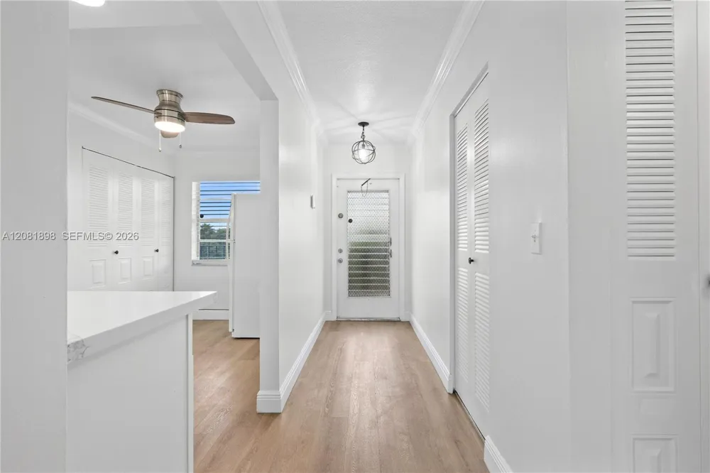 27 Abbey Ln #403 Delray Beach, FL 33446