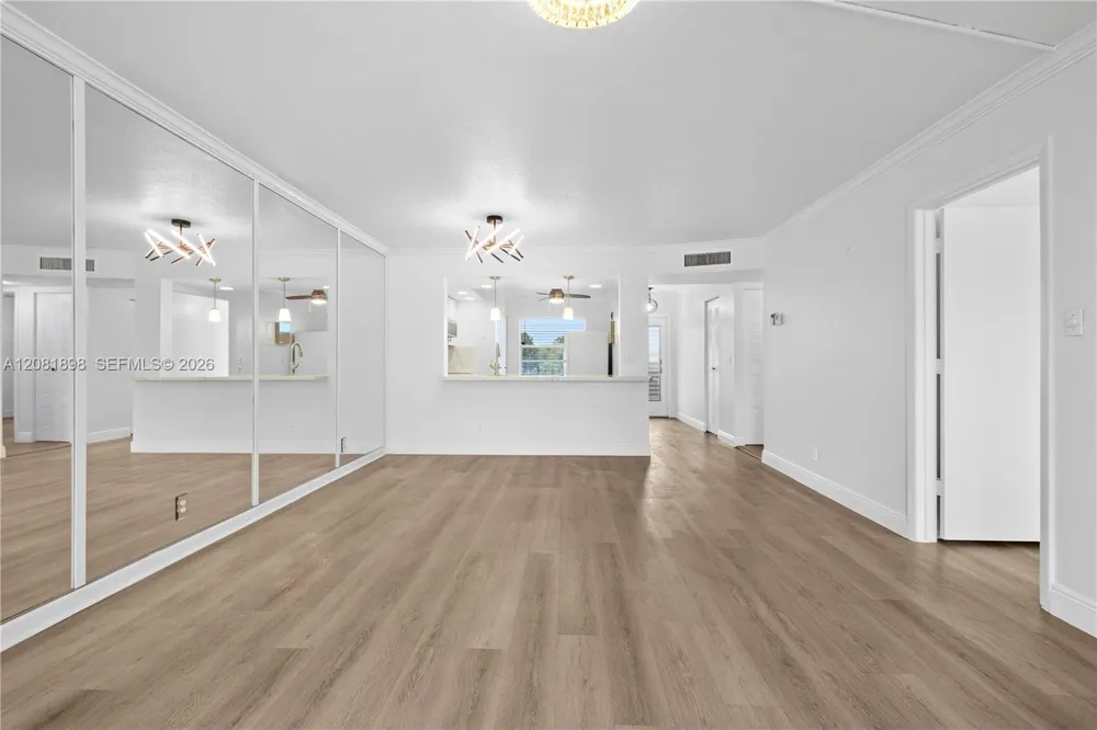 27 Abbey Ln #403 Delray Beach, FL 33446