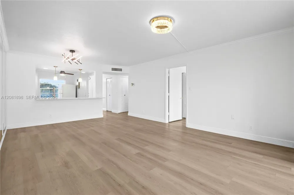 27 Abbey Ln #403 Delray Beach, FL 33446