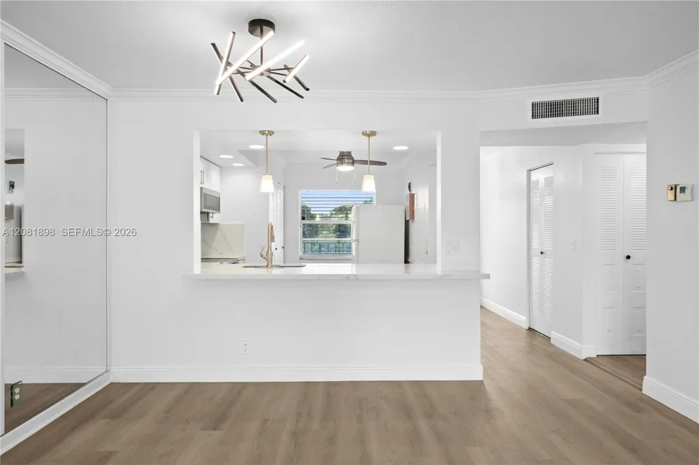 27 Abbey Ln #403 Delray Beach, FL 33446